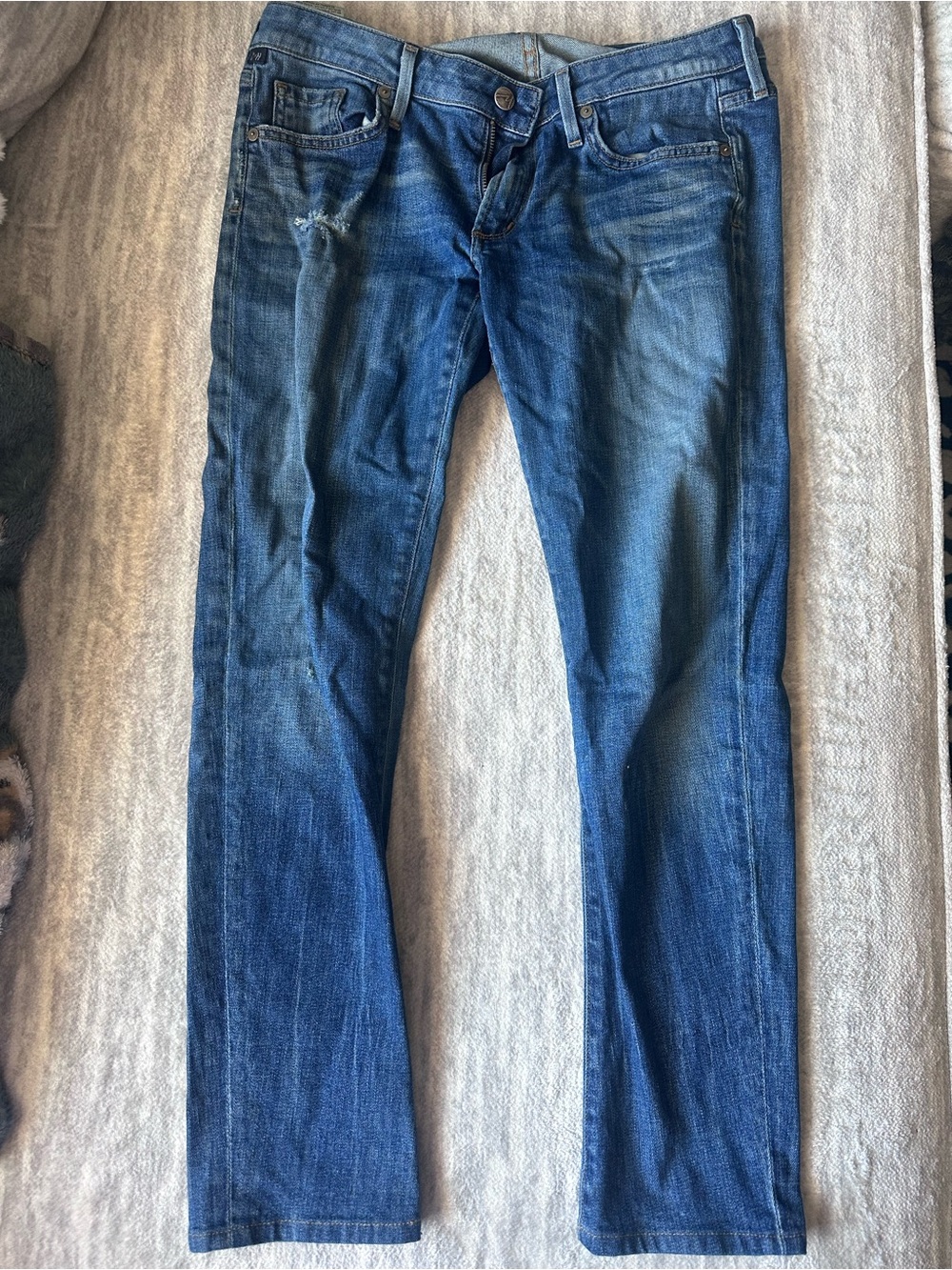 Citizens Of Humanity Distressed Straight/skinny Leg Jeans in Blue